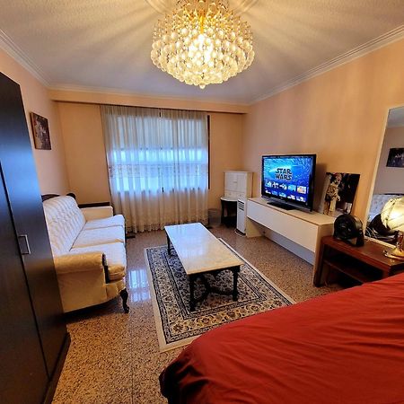 A Stunning Chalet Style Home Торонто Экстерьер фото